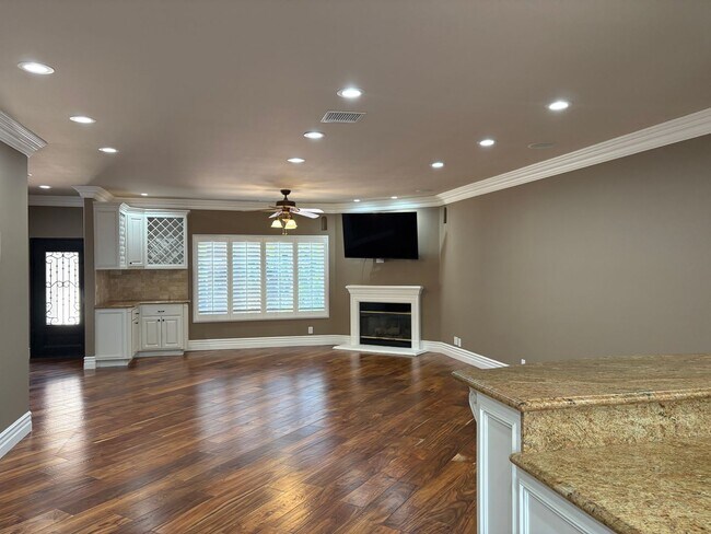 Building Photo - Spectacular-Remodeled 4-Bedroom Home with Pool, Spa, + 600 sqft Bonus Space in lovely Sylmar neig...