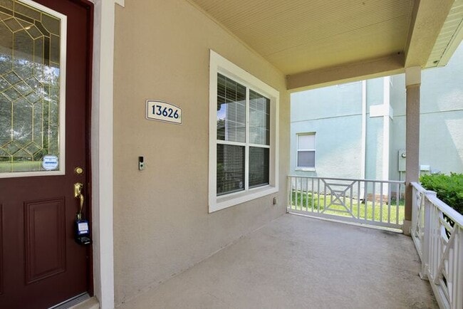 Building Photo - Spacious 3/2 Home located in Summerport Co...