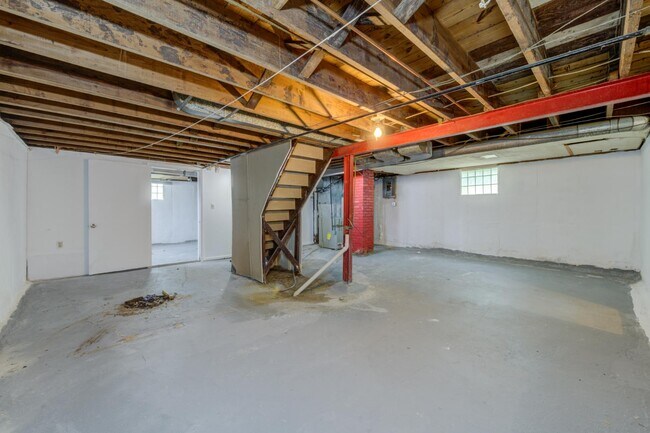 Building Photo - 7150 Manette Dr