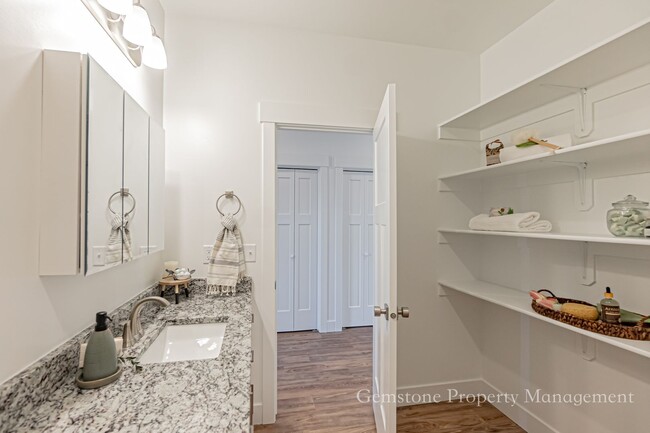 Building Photo - END UNIT - Darling 3 Bed 2.5 bath townhome...