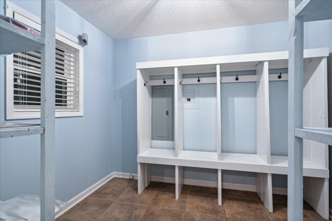 Building Photo - 1720 Brierbrook Rd