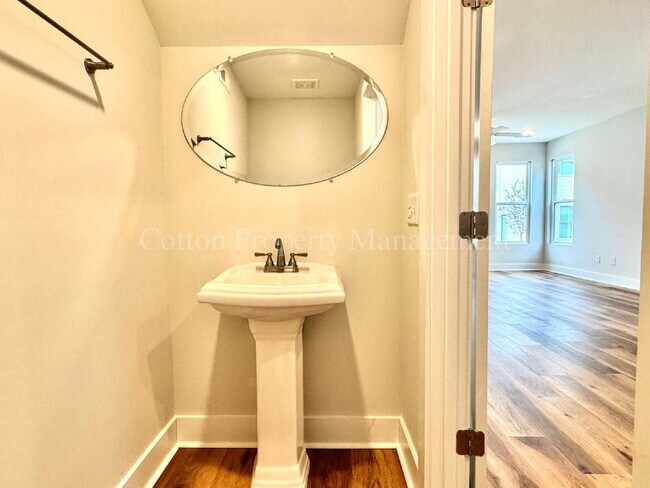 Building Photo - Modern 3BR/2.5BA Townhome | $2,100/mo. | P...