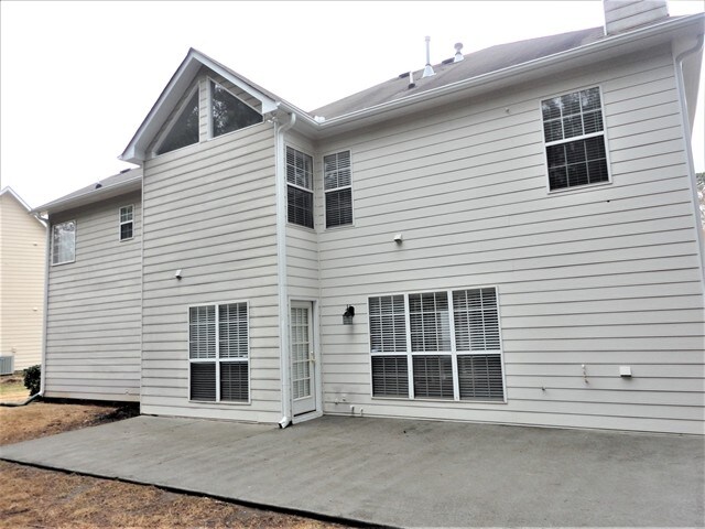 Building Photo - 5035 Wesleyan Dr