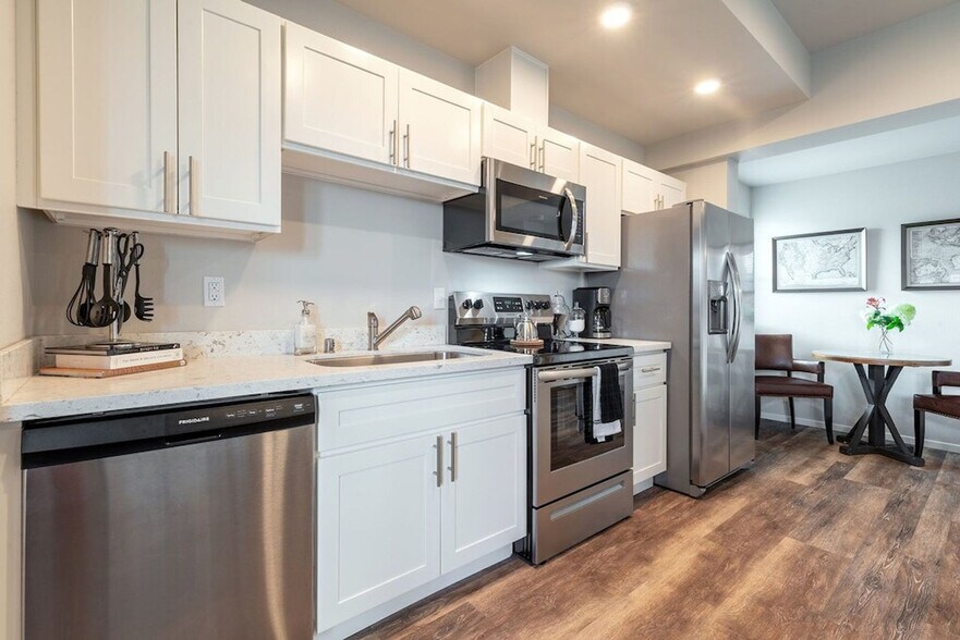 Building Photo - 624 E 32nd St