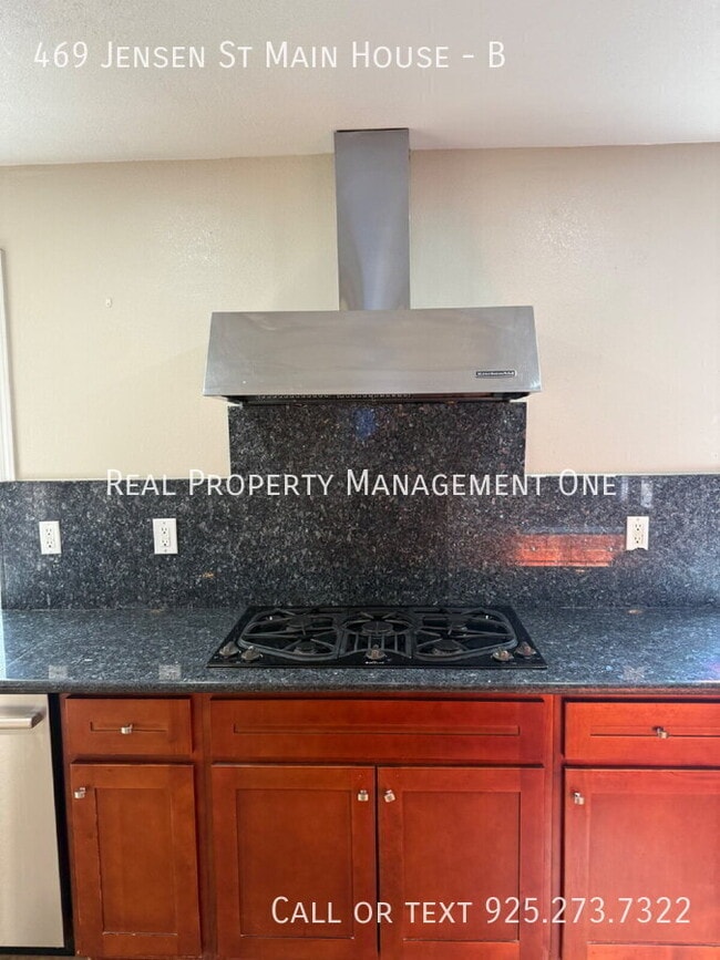 Building Photo - 469 Jensen St