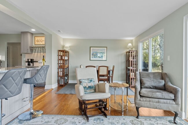 Building Photo - Marsh View Beaufort Home Available Now