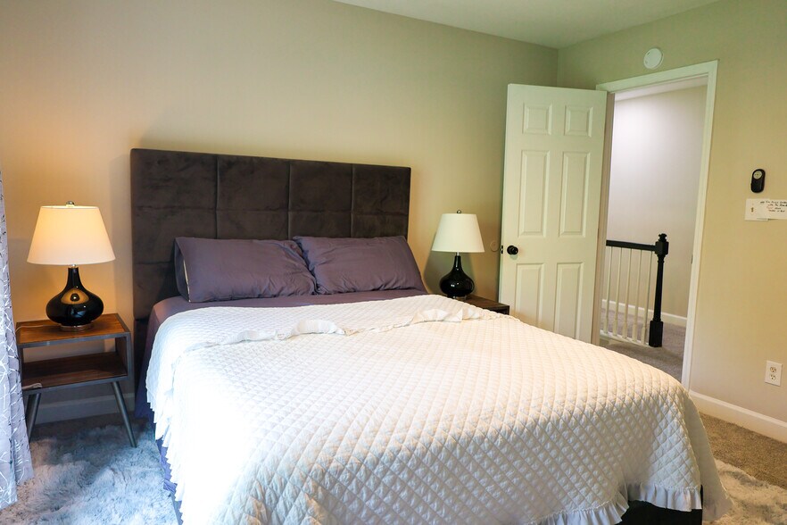 Building Photo - 1208 Enchanted Oaks Dr
