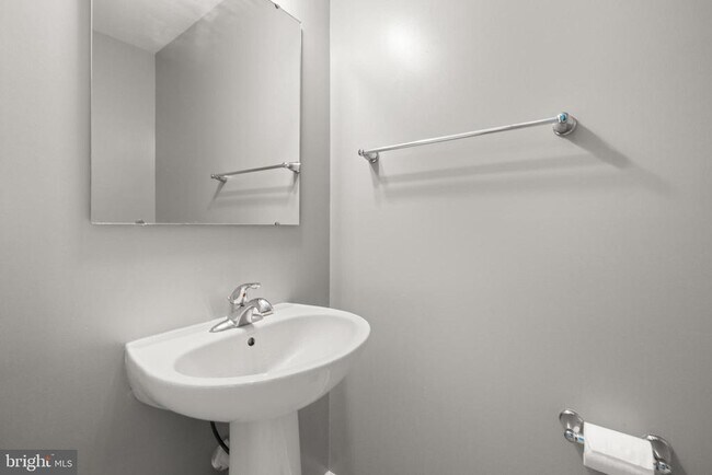 Building Photo - 66 Shrewsbury Dr