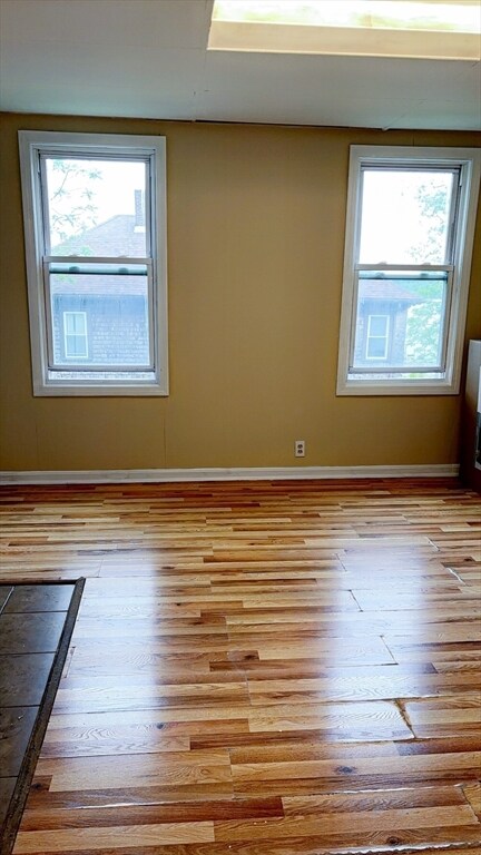 Building Photo - 118 Maple St
