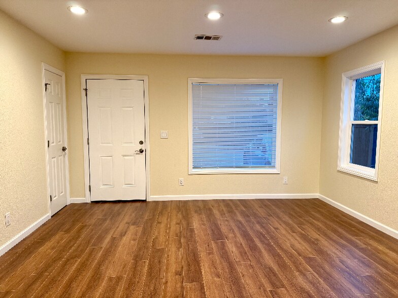 Building Photo - 408 Page St