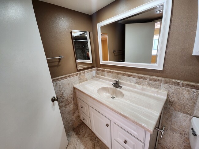 Building Photo - 1502 Rock Glen Ave