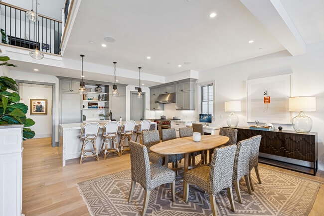 Building Photo - 503 L St