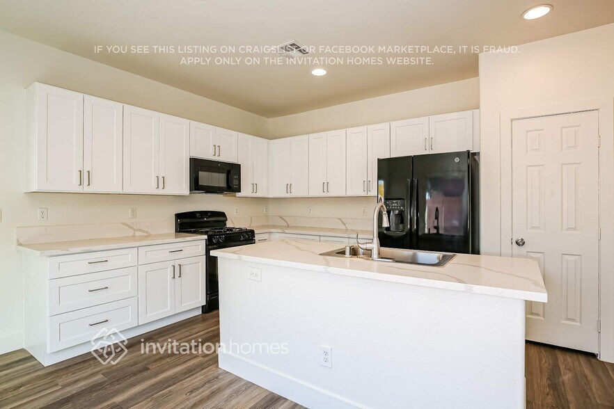 Building Photo - 6437 Casamar St