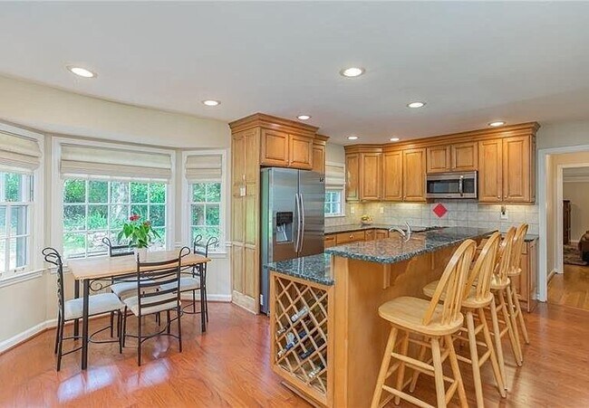 Building Photo - 5540 Windy Ridge Dr NE