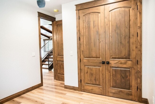 Building Photo - Beautiful 5 Bedroom Flagstaff Home