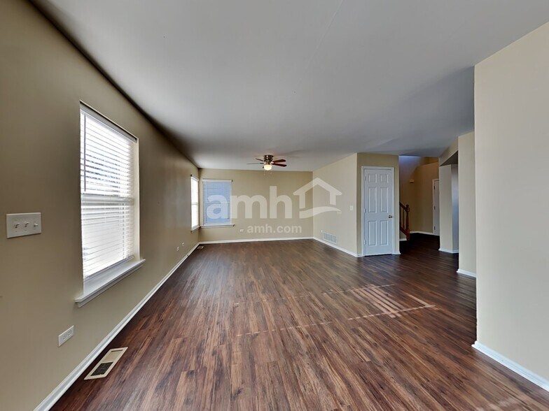 Building Photo - 2123 Red Oak Dr