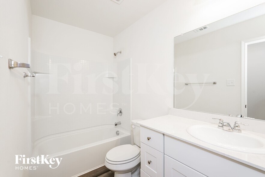 Building Photo - 1804 Sandlin Dr