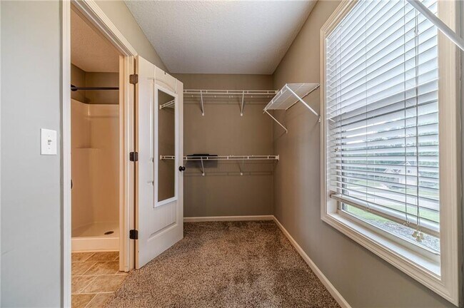 Building Photo - 511 Lena Dr