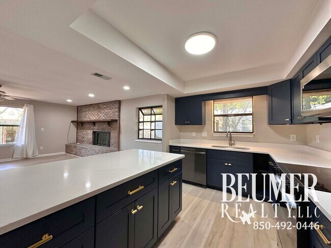Building Photo - LEEWARD