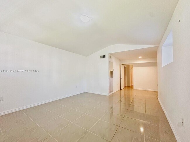 Building Photo - 10500 SW 155th Ct
