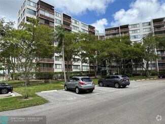Building Photo - 4222 Inverrary Blvd
