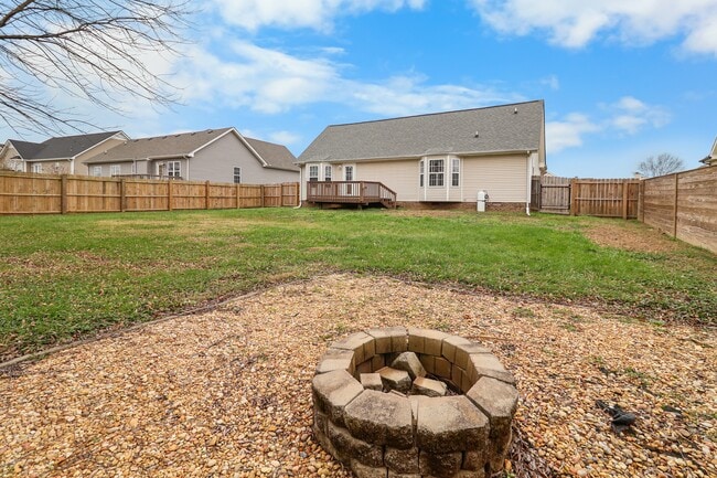 Building Photo - 3817 Roscommon Way