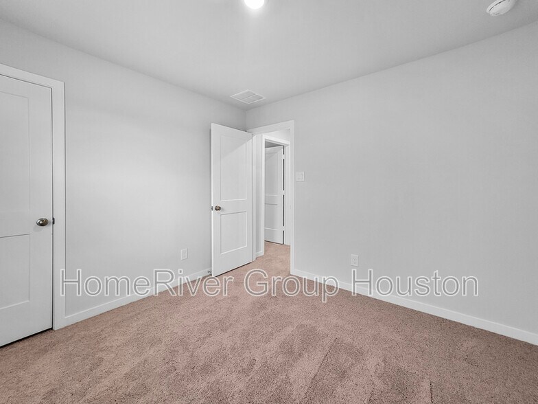 Building Photo - 10750 Red Flagstone Dr
