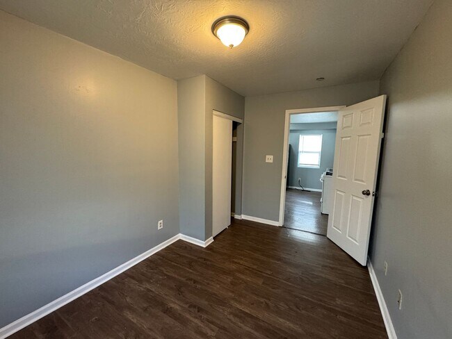 Building Photo - Near Southeast 3 Bedroom 1 Bath