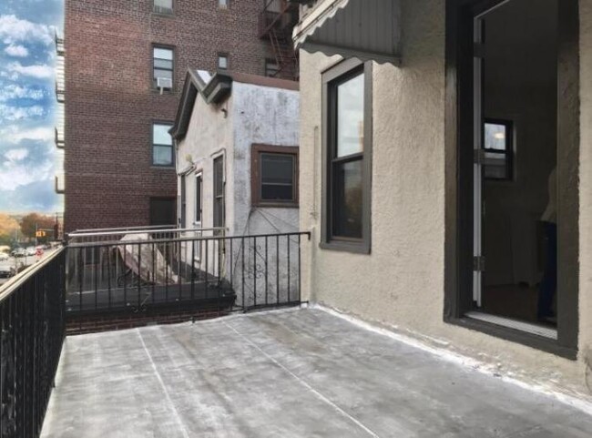 Building Photo - 3 bedroom in Brooklyn NY 11209