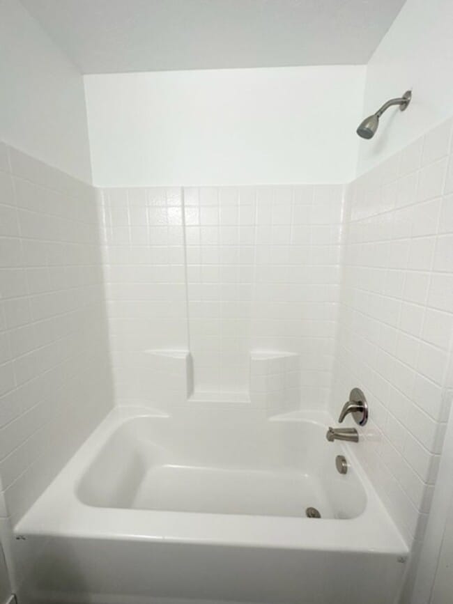 Building Photo - 1553 Clear Creek Dr