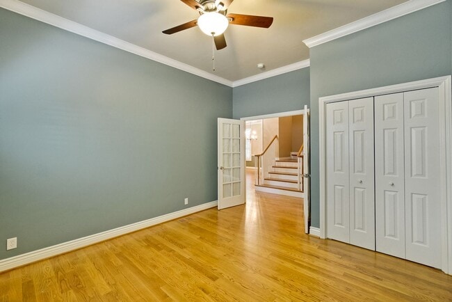 Building Photo - Stunning two-story spacious home on tranquil tree-lined street.