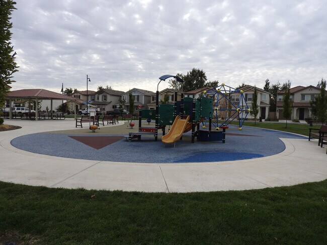 Building Photo - Beautiful Patio Home