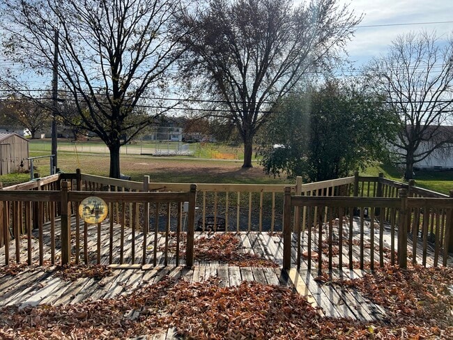 Building Photo - 1005 E Main St