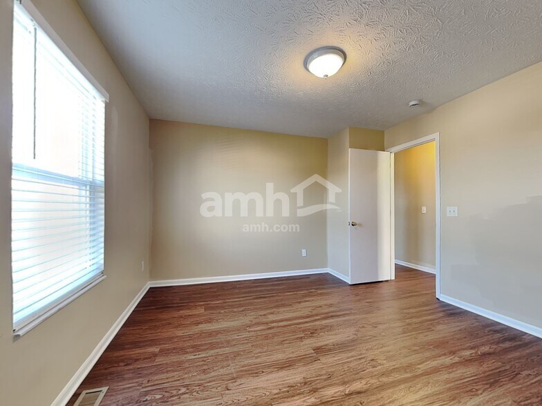 Building Photo - 427 Kreider Dr