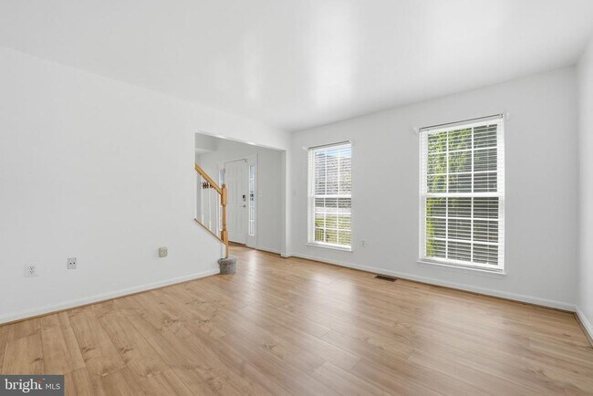 Building Photo - 11 St Marks Ct