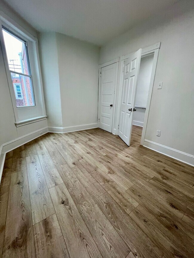 Building Photo - Newly Renovated 3-Bedroom Townhouse in Elmwood Park! Available mid-May! PHA VOUCHERS ACCEPTED!