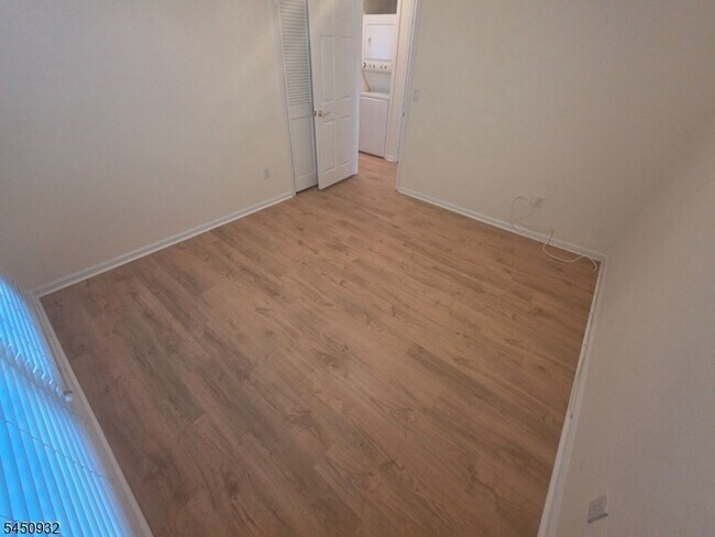 Building Photo - 87 Junco Ct