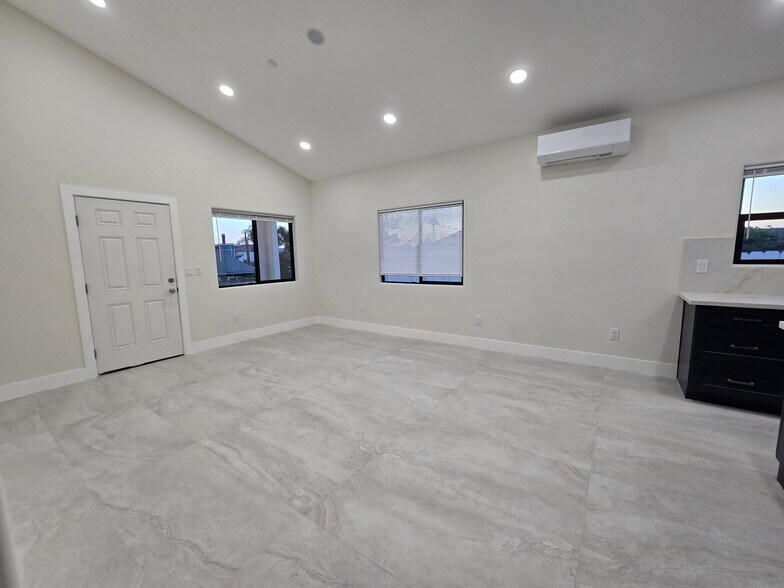 Building Photo - 13992 Putney Rd