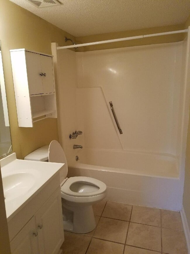 Building Photo - 2 bedroom 2 bath for $1050 a month! Coastal Villas