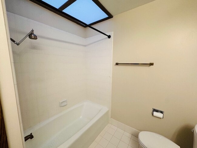 Building Photo - Wonderful 3 bedroom, 2 bath single level home in desirable Orinda Woods community-now available f...