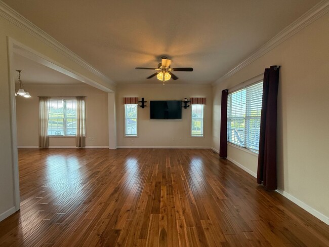 Building Photo - 3 Bedroom 3.5 Bathroom Home Located in Greeneville, TN