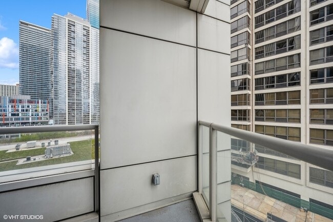 Building Photo - 340 E Randolph St
