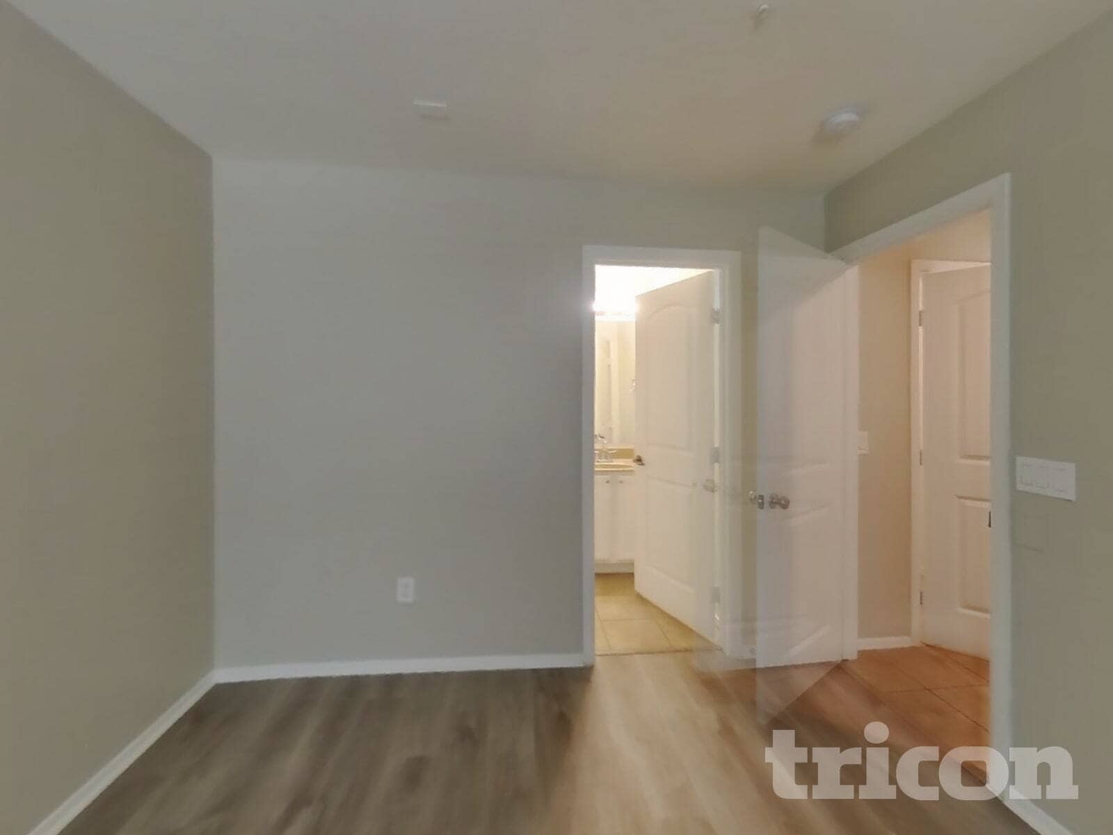 Building Photo - 1353 S Sabino Dr