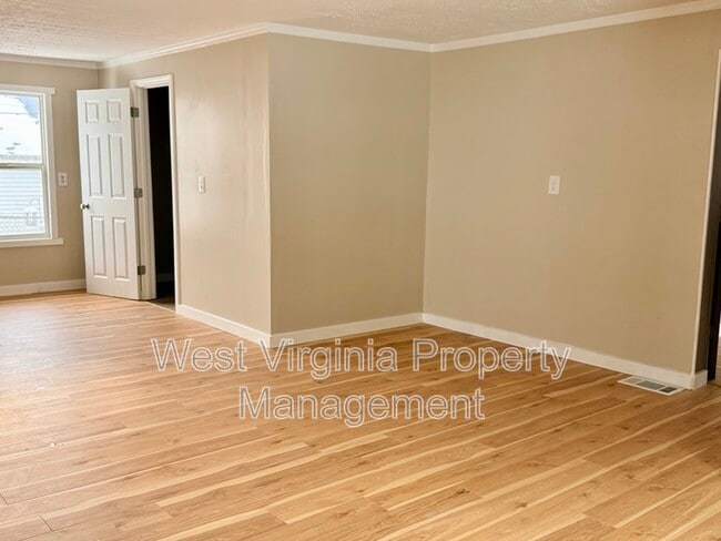 Building Photo - 172 Sullivan Rd