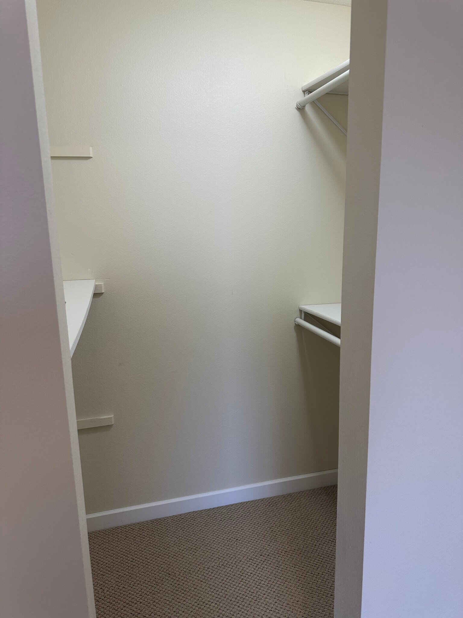 Building Photo - 2407 Oxford Dr SE