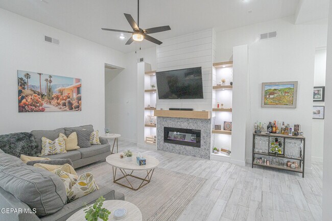 Building Photo - 13820 Paseo de Loma Ct