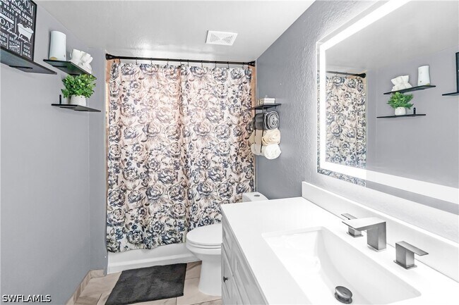 Building Photo - 8274 Key Royal Cir