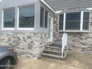 Building Photo - 60 Harding Ave