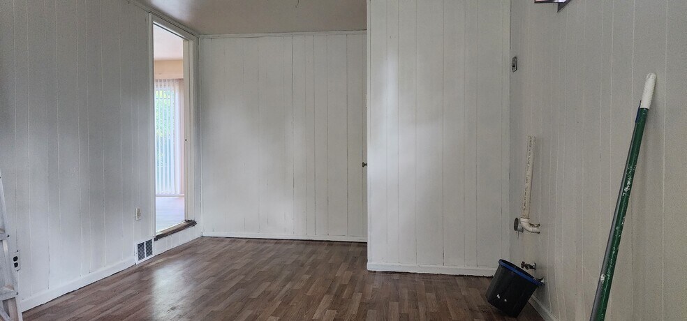 Building Photo - 1975 Thomas Drive