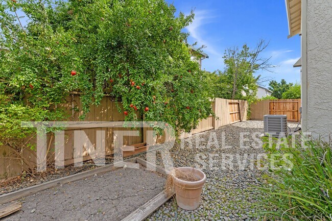Building Photo - 35 Sabre Ct